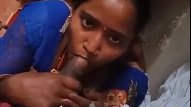 Desi bhabhi sucking with audio