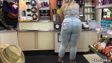 Thick ASS Blonde at 711