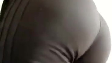 Marokkaanse sletje laat haar kont zien