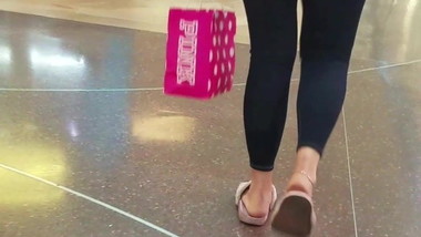 LATINA WITH THAT SEXY WALK