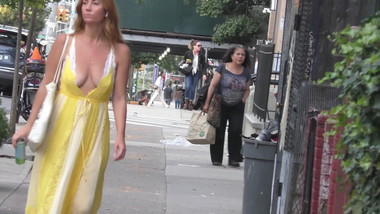 Voyeur films hot woman with nice tits in public