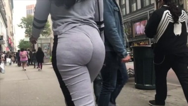 Candid big ass in grey leggings