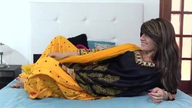 Pakistani couple smooch