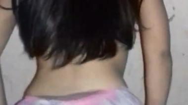 Celia Silva dancando funk de shortinho