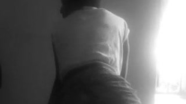 Kenyan girl twerk