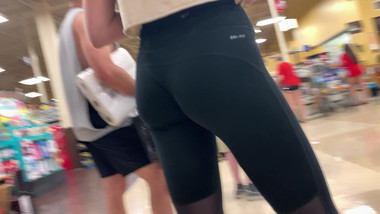 Sexy Athletic Ass iN Leggings