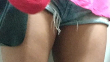 Close no shortinho da vizinha magrela