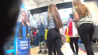 Beautiful Teens  with Beautif Butts spied on the street!