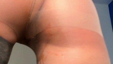 Veronika enjoy pissing in pantyhose