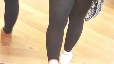 WHITE GIRL SHOWING OFF!!!!!!! NO PANTIES SEE THROUGH