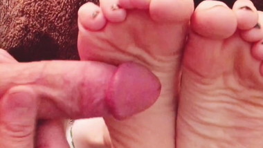 Amateur soles footjob