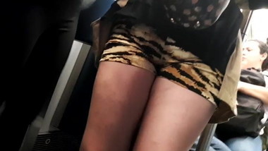 RICAS PIERNAS EN EL METRO