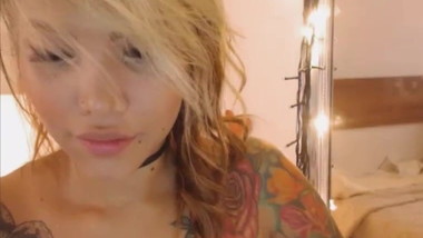 What is this girls name? she good