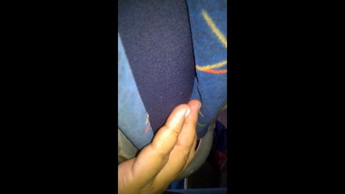 METIENDO EL DEDO A DOS ESTUDIANTES BUS 2