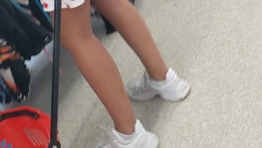 teen cutie upskirt nice ass (no bra)