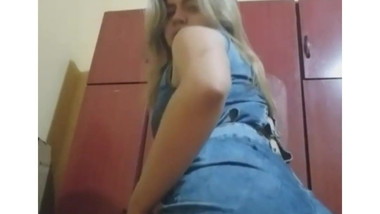 Lara Zirtaeb dancando funk de short Novinha gostosa punheta