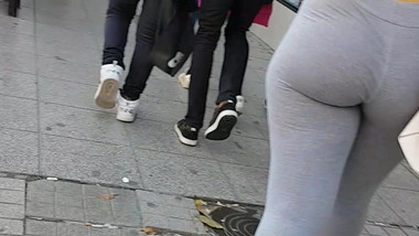 Big fat amateur ass on street