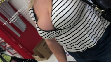 INSANE CLEAVAGE of BBW with Tits Hanging out!!