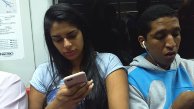 Gostosa provocando no trem