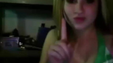 Blonde teen rubs her fat pussy til it creams