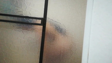 Espiando a mi prima en la ducha 3