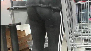 Candid voyeur leggings teen ass