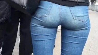 Petite Ass in Jeans