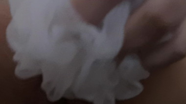Rubbing pussy with sponge - very wet!