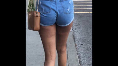 Pretty Thick Latina N Jean Shorts