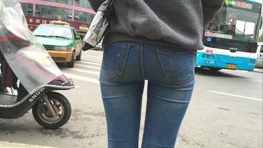 candid tight jeans ass