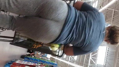 Jiggly pawg booty 8n sweatpants