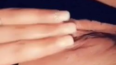 Beurette chaude qui se doigte sur Snapchat