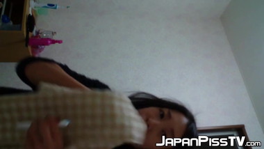 Young Japanese beauty records herself pissing