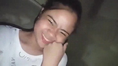 Teenage Filipino show pussy on cam