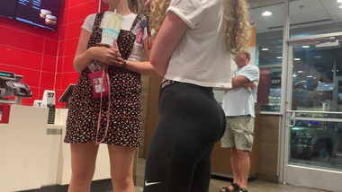 Bubble butt teen in black leggings