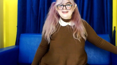 Cam Girls - Cute BBW nerd jiggles her ass and belly