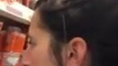 Rola na cara da delicinha no supermercado carrefour