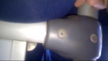 METIENDOSE EL TUBO Y LOS DEDOS CULO BUS ESTUDIANTE 2