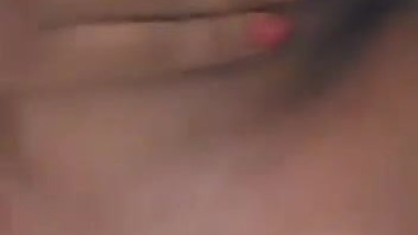 Rica tetona masturbandose