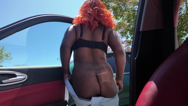 Black Hooker Exposes Her Ass