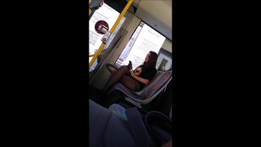 Sexy Teen im Bus in Nylons