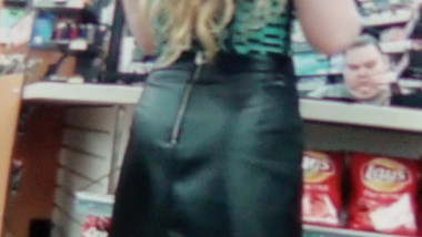 Nice pawg upskirt don't miss it