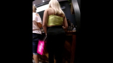 candid blonde jb teen booty in leggings