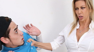 Eat this MILFs Pussy