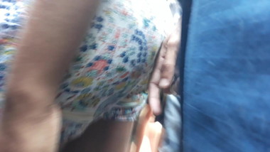 Encoxando novinha no desfile