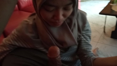 Kenya Ayu Lumintang Hijab