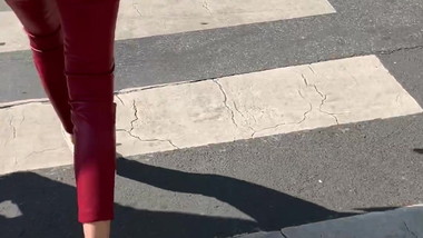 Incredable red leather Ass ! I Wang To cum on her !