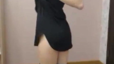 Teen is dancing for me on Webcam