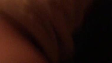 Grosse petite pute qui se fait prendre en levrette