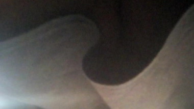 Upskirt en metro despistada